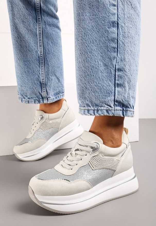 Renee - Beżowe Sneakersy na Platformie z Cyrkoniami na Boku Oarema. Kolor: beżowy. Sezon: lato. Obcas: na platformie