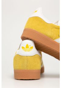 adidas Originals - Buty Gazelle W. Nosek buta: okrągły. Zapięcie: sznurówki. Kolor: żółty. Materiał: materiał, syntetyk, skóra, guma, zamsz. Szerokość cholewki: normalna. Obcas: na obcasie. Model: Adidas Gazelle. Wysokość obcasa: średni #4