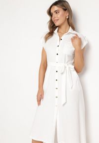 Born2be - Biała Sukienka Koszulowa Phinitrite. Okazja: na co dzień. Kolor: biały. Wzór: aplikacja. Typ sukienki: koszulowe. Materiał: materiał. Długość rękawa: krótki rękaw. Sezon: lato. Styl: casual. Długość: midi #1