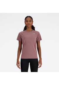 Koszulka damska New Balance WT41123LRC – różowa. Kolor: różowy. Materiał: nylon, materiał, elastan, prążkowany, poliester. Sport: fitness