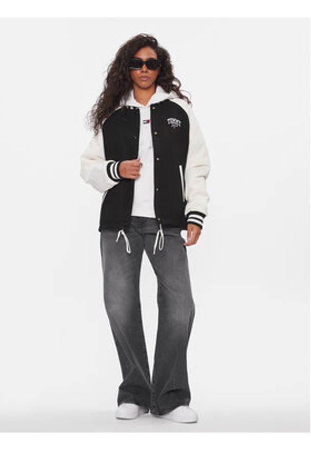Tommy Jeans Kurtka bomber Cord Mix Letterman DW0DW16592 Czarny Regular Fit. Kolor: czarny. Materiał: syntetyk