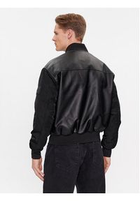 Calvin Klein Jeans Kurtka z imitacji skóry J30J324597 Czarny Regular Fit. Kolor: czarny. Materiał: skóra #6
