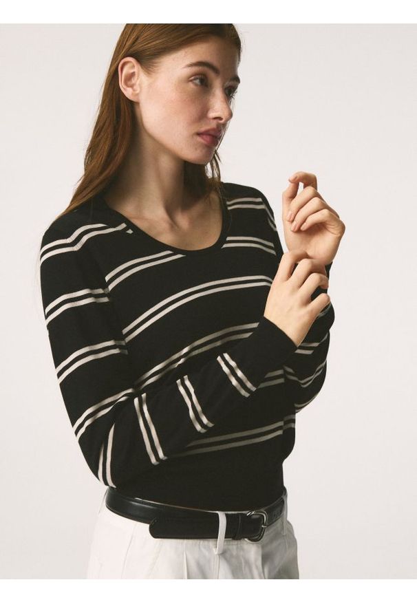 Reserved - Sweter z lyocellem - czarny. Kolor: czarny. Materiał: dzianina, bawełna, jedwab