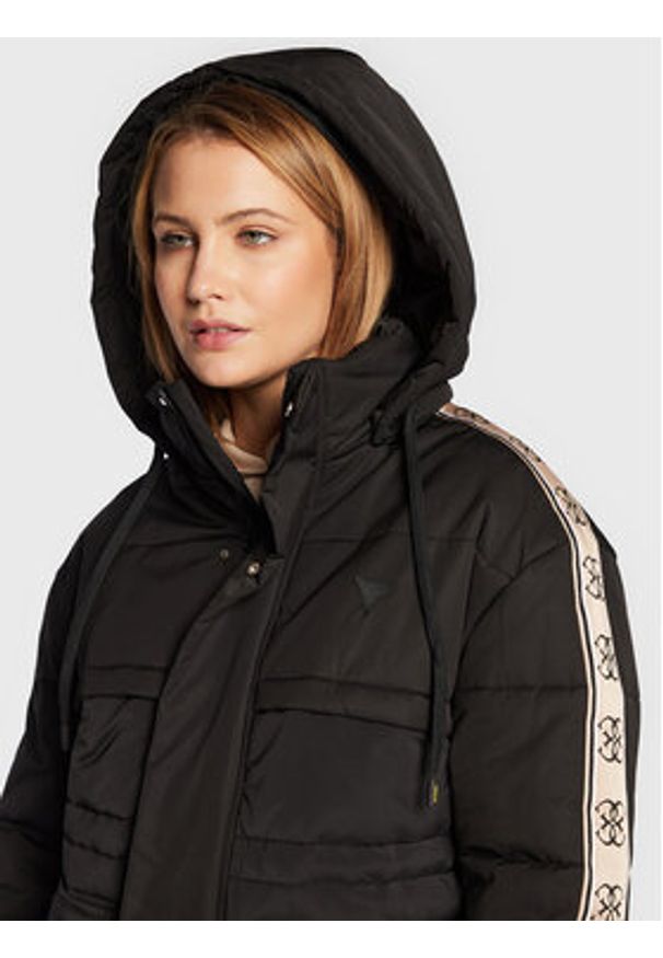 Guess Kurtka zimowa 4G V2BL09 WF330 Czarny Regular Fit. Kolor: czarny. Materiał: bawełna, syntetyk. Sezon: zima