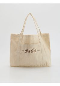Reserved - Torba z napisem Coca-Cola - beżowy. Kolor: beżowy. Wzór: napisy #1