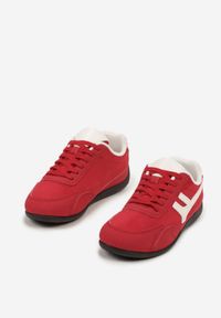 Born2be - Czerwone Sneakersy Ozdobione Geometrycznym Wzorem Arulia. Okazja: na co dzień, na spacer. Kolor: czerwony. Materiał: jeans. Wzór: aplikacja, geometria. Sport: turystyka piesza #5