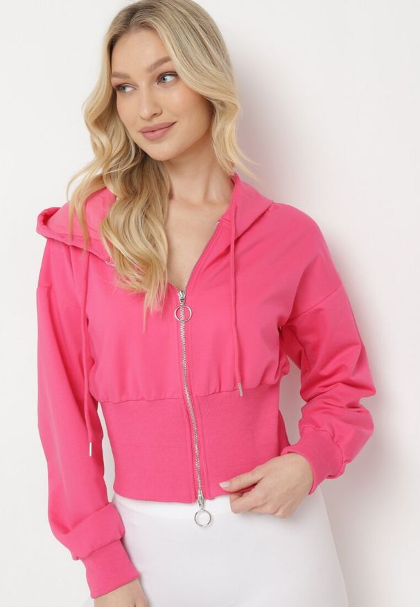 Born2be - Fuksjowa Bluza z Szerokim Ściągaczem w Talii i Kapturem Zapinana na Suwak Itravea. Kolor: różowy. Sezon: wiosna