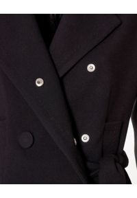 AGGI - Czarny płaszcz Tilda. Kolor: czarny. Materiał: tkanina. Długość: długie. Styl: elegancki, klasyczny