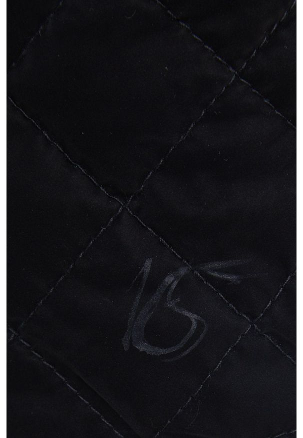 Desigual Poncho kolor czarny e. Kolor: czarny. Materiał: materiał. Wzór: gładki