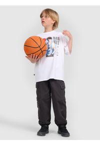 4f - 4F T-shirt oversize z nadrukiem chłopięcy - biały 128 (7-8 lat). Okazja: na co dzień. Kolor: biały. Materiał: jersey, bawełna, materiał. Wzór: nadruk. Sezon: lato. Styl: sportowy, klasyczny, casual #2