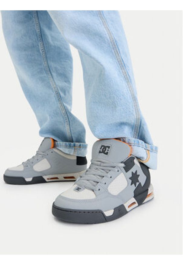 DC Shoes Sneakersy EO-COMMAND DC02220027 Szary. Kolor: szary. Materiał: skóra