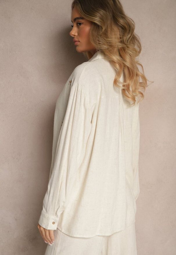 Renee - Biało-Beżowa Koszula Boho z Wiskozy i Lnu z Ozdobnym Hafem Arliena. Okazja: na co dzień. Typ kołnierza: dekolt w serek. Kolor: biały. Materiał: wiskoza, len. Wzór: haft. Styl: boho