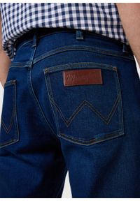 Wrangler - MĘSKIE SPODNIE WRANGLER GREENSBORO COSMIC BLUE 112362339 #6