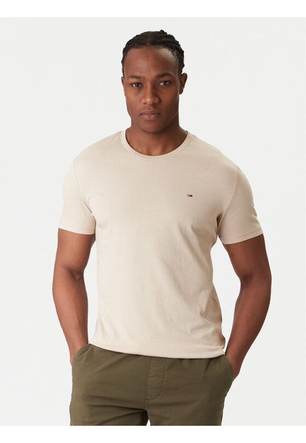 Tommy Jeans T-Shirt DM0DM20363 Beżowy Regular Fit. Kolor: beżowy. Materiał: syntetyk, bawełna