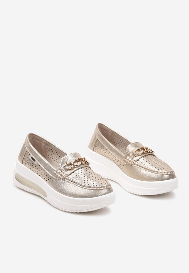 Born2be - Złote Mokasyny z Łańcuszkiem i Platformą Grimenna. Kolor: złoty. Materiał: jeans. Sezon: wiosna. Obcas: na platformie. Styl: elegancki