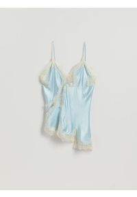 Reserved - Asymetryczny top z koronką - jasnoniebieski. Kolor: niebieski. Materiał: koronka. Wzór: koronka #1