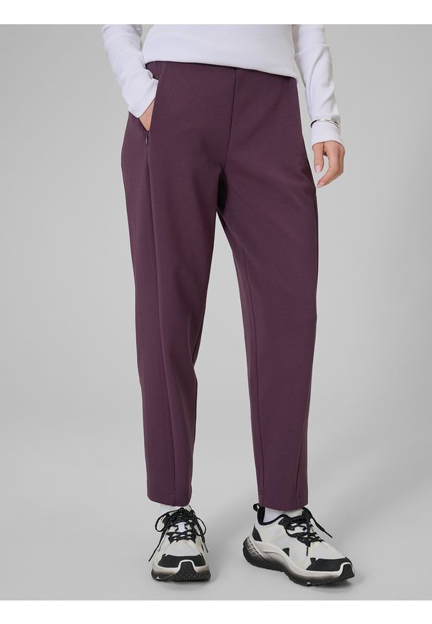 4f - 4F Spodnie dresowe damskie - fioletowe L. Stan: podwyższony. Kolor: fioletowy. Materiał: dresówka