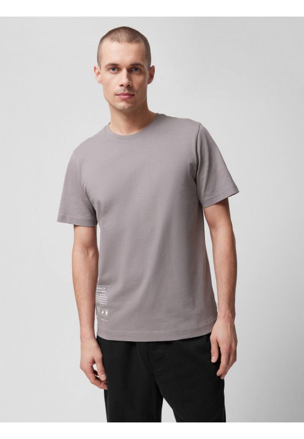 outhorn - T-shirt z nadrukiem męski - szary. Kolor: szary. Materiał: materiał, bawełna, dzianina. Wzór: nadruk