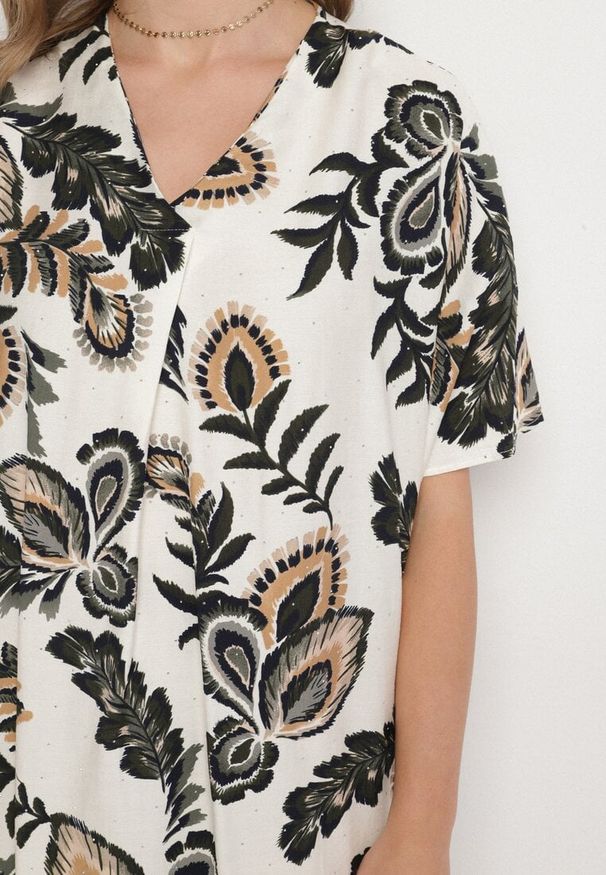 Born2be - Ciemnozielona Sukienka z Lnem i Wiskozą Ozdobiona Cyrkoniami Sadelune. Okazja: na co dzień. Typ kołnierza: dekolt w serek. Kolor: zielony. Materiał: wiskoza, len. Wzór: aplikacja. Styl: casual, elegancki, klasyczny