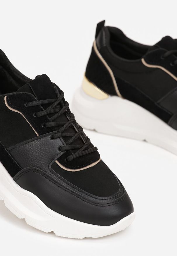 Renee - Czarne Sneakersy na Platformie z Tłoczoną i Metaliczną Wstawką z Tyłu Biorli. Kolor: czarny. Materiał: skóra. Szerokość cholewki: normalna. Obcas: na platformie