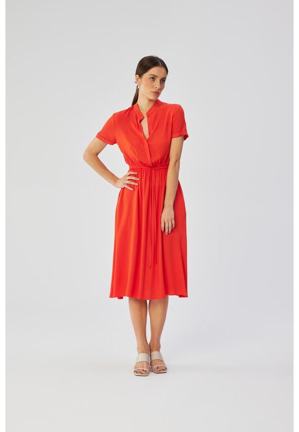 MOE - Koralowa Rozkloszowana Sukienka Wiązana w Pasie Krótki Rękaw. Kolor: pomarańczowy. Materiał: wiskoza. Długość rękawa: krótki rękaw