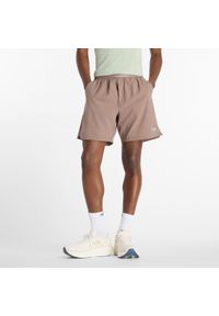 Spodenki męskie New Balance MS41288EAS – bezowe. Materiał: materiał, poliester. Sport: fitness