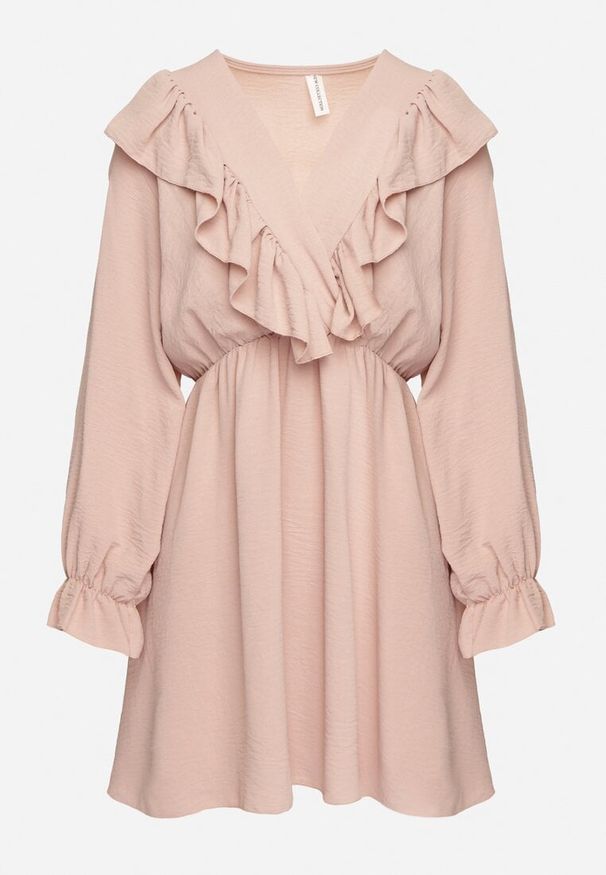 Born2be - Różowa Rozkloszowana Sukienka o Kopertowym Kroju z Falbankami Celonara. Okazja: na imprezę. Typ kołnierza: kołnierz z falbankami. Kolor: różowy. Typ sukienki: kopertowe. Styl: elegancki