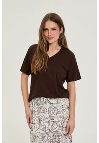 MOODO - Gładki t-shirt brązowy. Kolor: brązowy. Materiał: bawełna. Wzór: gładki #1