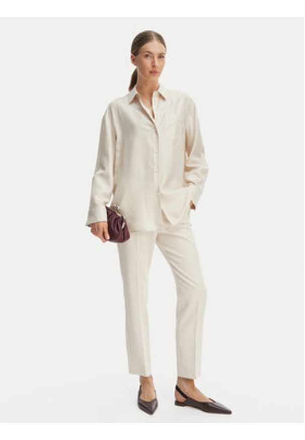 Weekend Max Mara Koszula Ebbri 2615191012 Écru Regular Fit. Kolor: kremowy. Materiał: jedwab