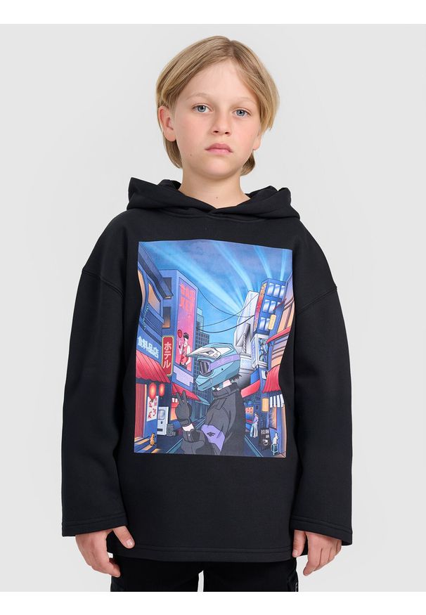 4f - 4F Bluza dresowa nierozpinana z kapturem chłopięca - czarna 122 (6-7 lat). Okazja: na co dzień. Typ kołnierza: kaptur. Kolor: czarny. Materiał: dresówka. Wzór: gładki, nadruk, ze splotem. Sezon: lato. Styl: casual, sportowy