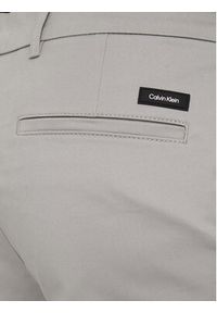 Calvin Klein Chinosy Modern Twill K10K113696 Szary Slim Fit. Kolor: szary. Materiał: bawełna