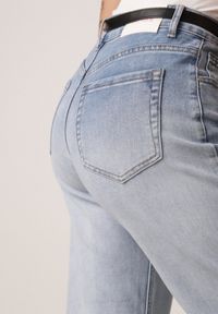 Born2be - Niebieskie Szerokie Jeansy z Bawełną i Wysokim Stanem z Efektem Gradientu Canine. Okazja: na co dzień. Stan: podwyższony. Kolor: niebieski. Wzór: gradientowy. Styl: casual, elegancki #8