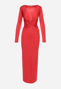 Born2be - Czerwona Sukienka Koktajlowa z Ozdobnym Supełkiem i Rozcięciem Tefeti. Okazja: na imprezę. Typ kołnierza: dekolt w kształcie V. Kolor: czerwony. Typ sukienki: dopasowane. Styl: wizytowy #4