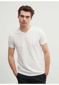 Ochnik - Biały basic T-shirt męski z logo. Kolor: biały. Materiał: materiał