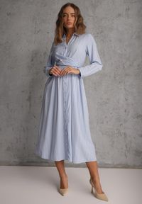 Renee - Niebieska Wiskozowa Sukienka o Koszulowym Kroju z Marszczoną Talią Abilera. Okazja: na co dzień. Kolor: niebieski. Materiał: wiskoza. Wzór: paski. Typ sukienki: koszulowe. Styl: casual, elegancki, klasyczny #2