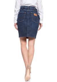 Wrangler - SPÓDNICA JEANSOWA WRANGLER HIGH ZIP SKIRT DEEP OCEAN W257WB86X 112128011. Materiał: jeans. Długość: długie. Styl: klasyczny