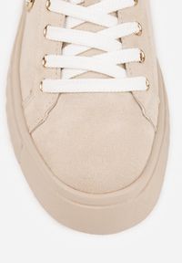 Renee - Beżowe Sznurowane Sneakersy Vices na Platformie z Tłoczeniem i Metaliczną Aplikacją Lavfedi. Okazja: na co dzień. Zapięcie: sznurówki. Kolor: beżowy. Materiał: jeans. Wzór: aplikacja. Obcas: na platformie #3