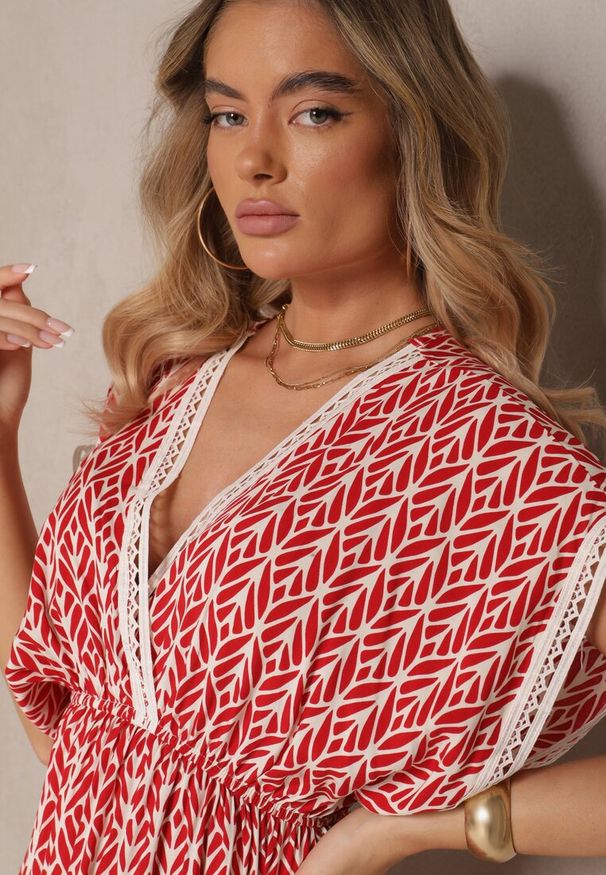 Renee - Czerwona Sukienka Rozkloszowana z Bawełny Wykończona Koronką Lanadria. Kolor: czerwony. Materiał: bawełna, koronka. Wzór: koronka