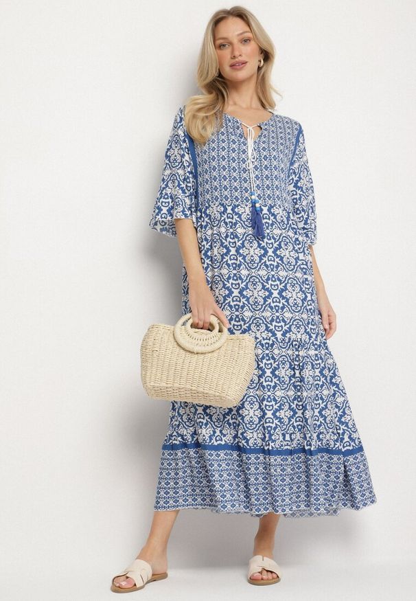 Born2be - Jasnoniebieska Bawełniana Sukienka w Stylu Boho z Wiązaniem Przy Dekolcie Orradelle. Okazja: na co dzień. Kolor: niebieski. Materiał: bawełna. Typ sukienki: proste. Styl: boho