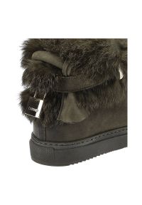 Sneakersy damskie Carinii, sznurowane i na płaskim obcasie, zielone, B3770_F_I43-000-PSK-B67. Zapięcie: klamry. Kolor: zielony. Materiał: futro, guma, zamsz. Szerokość cholewki: normalna. Wzór: aplikacja. Obcas: na obcasie. Styl: elegancki. Wysokość obcasa: niski #6