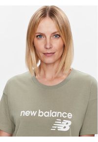 New Balance T-Shirt Stacked WT03805 Zielony Relaxed Fit. Kolor: zielony. Materiał: syntetyk