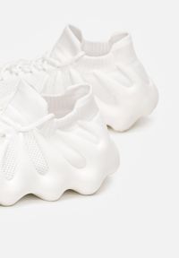 Born2be - Białe Buty Sportowe Iomilla. Wysokość cholewki: przed kostkę. Nosek buta: okrągły. Zapięcie: bez zapięcia. Kolor: biały. Materiał: materiał, guma. Szerokość cholewki: normalna