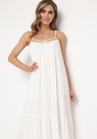 Born2be - Biała Wiskozowa Sukienka z Ramiączkami Zdobiona Cekinami i Metaliczną Nitką Comalara. Okazja: na co dzień, na imprezę. Typ kołnierza: dekolt w serek. Kolor: biały. Materiał: wiskoza. Długość rękawa: na ramiączkach. Wzór: aplikacja. Styl: casual #2