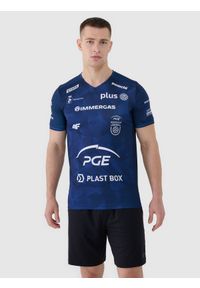 4f - 4F Koszulka meczowa replika wyjazdowa z sezonu 2024/25 męska 4F x PGE Projekt Warszawa - multikolor M. Typ kołnierza: dekolt w serek. Kolor: wielokolorowy. Materiał: dzianina, włókno, materiał, syntetyk. Wzór: gładki, ze splotem. Styl: klasyczny, sportowy