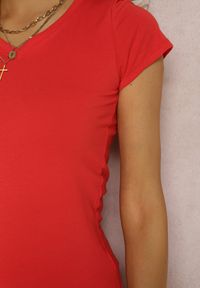 Renee - Czerwony T-shirt Mirasura. Kolor: czerwony. Materiał: dzianina. Długość rękawa: krótki rękaw. Długość: krótkie. Wzór: gładki #5