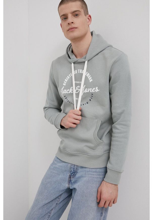 Jack & Jones Bluza męska kolor zielony z kapturem z nadrukiem. Okazja: na co dzień. Typ kołnierza: kaptur. Kolor: zielony. Wzór: nadruk. Styl: casual