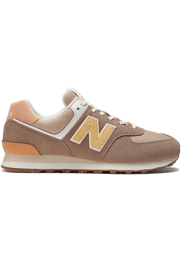 Buty New Balance ML574RB2 – brązowe. Okazja: na co dzień. Kolor: brązowy. Materiał: syntetyk, materiał, guma, zamsz. Szerokość cholewki: normalna. Model: New Balance 574
