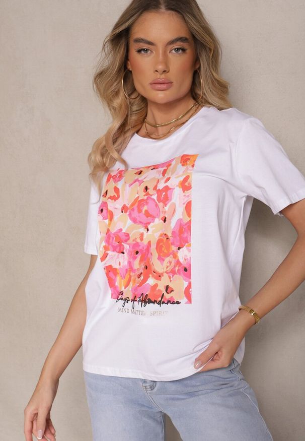Renee - Biały T-shirt Ozdobione Aplikacją 3D Vleffia. Okazja: na co dzień. Kolor: biały. Materiał: jeans. Wzór: aplikacja. Styl: elegancki, casual