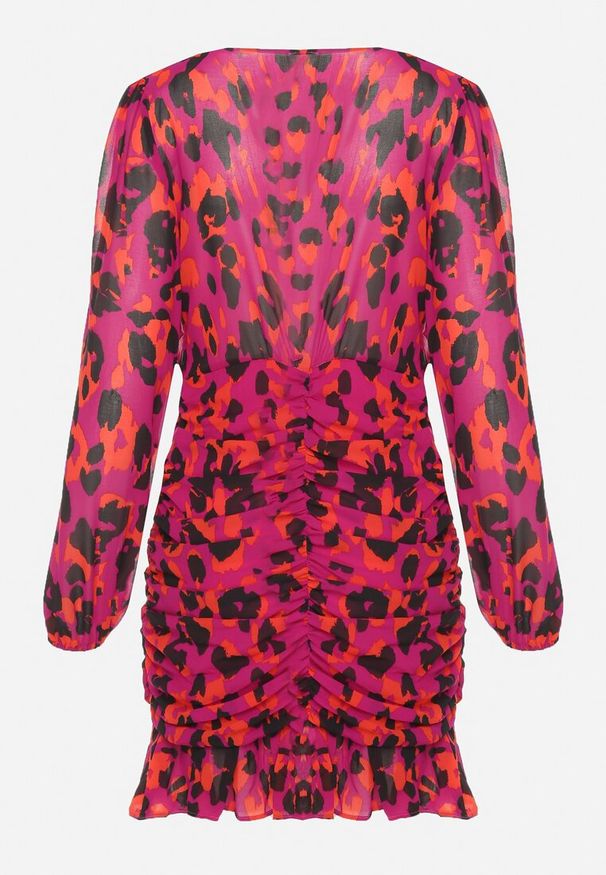 Born2be - Czerwona Panterkowa Kopertowa Sukienka Ozdobiona Marszczeniem i Falbaną Valentica. Okazja: na spacer. Typ kołnierza: dekolt w kształcie V. Kolor: czerwony. Długość rękawa: długi rękaw. Wzór: aplikacja. Sezon: jesień. Typ sukienki: kopertowe. Styl: klasyczny, elegancki