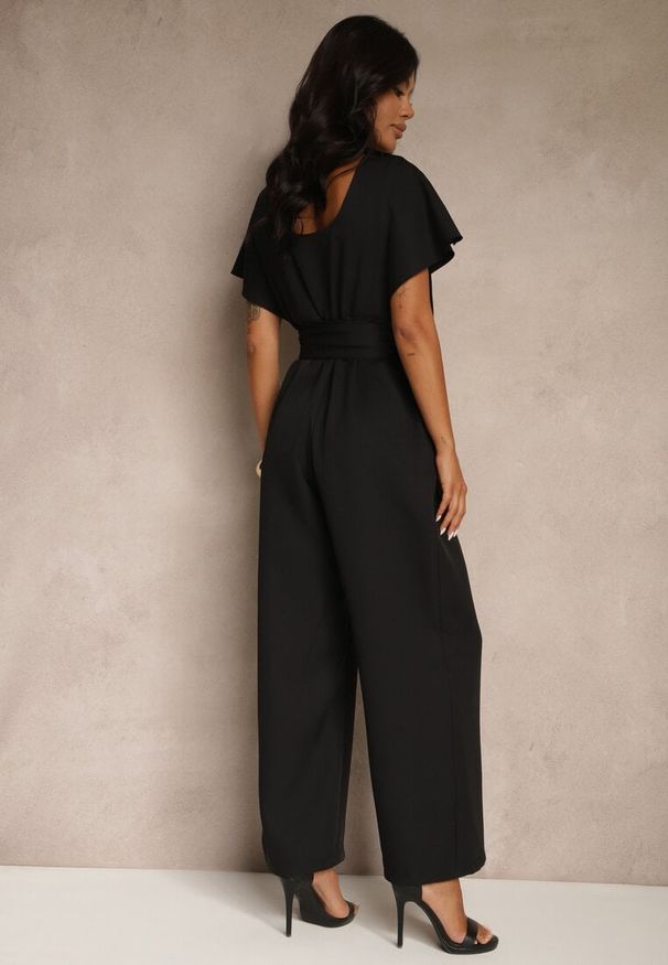 Renee - Czarny Elegancki Kombinezon z Szerokimi Nogawkami i Kopertowym Dekoltem Melovina. Okazja: na co dzień. Kolor: czarny. Sezon: wiosna, jesień. Styl: elegancki